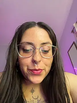 Snapshot of Mizztikaa chatting on November 17, 2025, 6:56 pm Mizztikaa online show from November 17, 2025, 6:56 pm