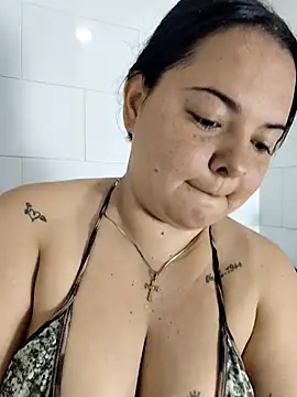 Snapshot of leoytessa_10 chatting on July 15, 2026, 2:46 pm leoytessa 10 online show from July 15, 2026, 2:46 pm