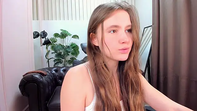 MaryannSoftt online show from February 5, 2025, 6:26 pm