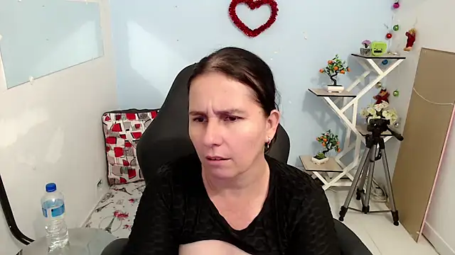 Snapshot of victoria_jones chatting on November 22, 2025, 1:32 pm victoria jones online show from November 22, 2025, 1:32 pm