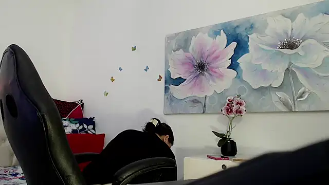 victoria jones online show from April 14, 2026, 1:38 pm