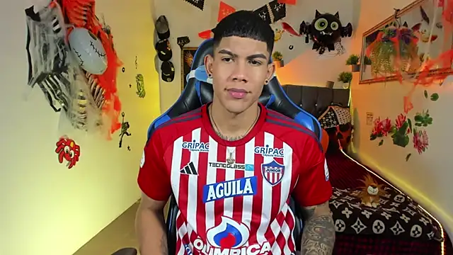 Snapshot of Damian_latinxxx chatting on October 24, 2025, 3:05 am Damian latinxxx online show from October 24, 2025, 3:05 am