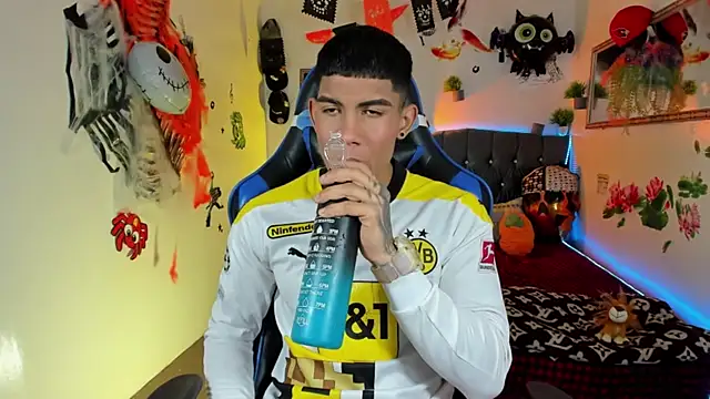 Snapshot of Damian_latinxxx chatting on October 27, 2025, 3:07 am Damian latinxxx online show from October 27, 2025, 3:07 am