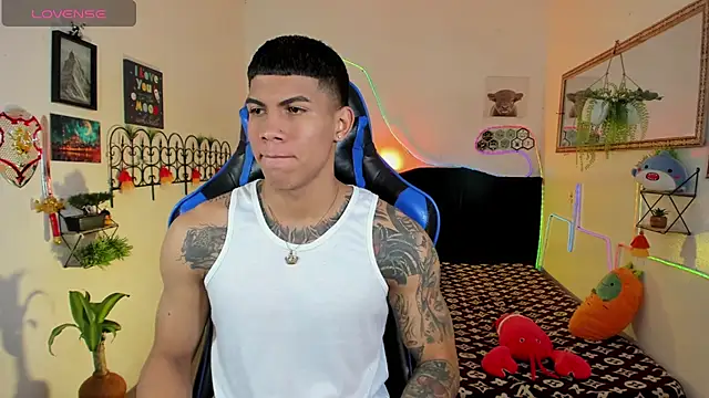 Snapshot of Damian_latinxxx chatting on February 11, 2026, 3:17 am Damian latinxxx online show from February 11, 2026, 3:17 am