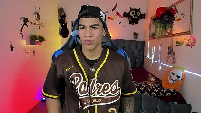 Snapshot of Damian_latinxxx chatting on November 2, 2025, 3:11 am Damian latinxxx online show from November 2, 2025, 3:11 am