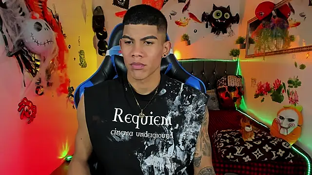 Snapshot of Damian_latinxxx chatting on October 31, 2025, 3:03 am Damian latinxxx online show from October 31, 2025, 3:03 am