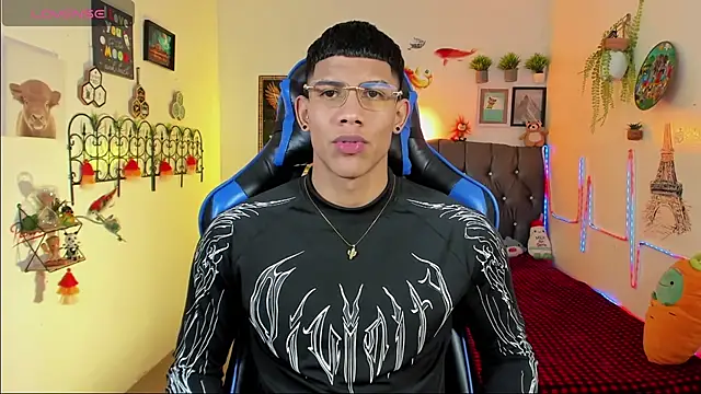 Snapshot of Damian_latinxxx chatting on January 7, 2026, 3:00 am Damian latinxxx online show from January 7, 2026, 3:00 am