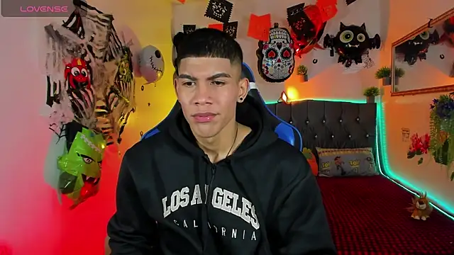 Snapshot of Damian_latinxxx chatting on October 8, 2025, 2:46 am Damian latinxxx online show from October 8, 2025, 2:46 am