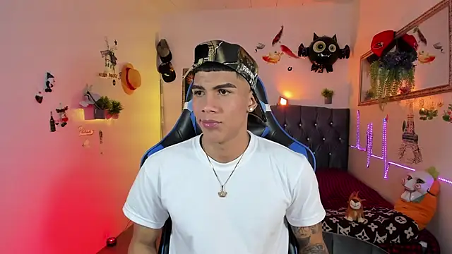 Snapshot of Damian_latinxxx chatting on November 7, 2025, 3:11 am Damian latinxxx online show from November 7, 2025, 3:11 am