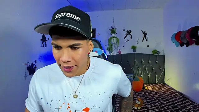 Snapshot of Damian_latinxxx chatting on September 19, 2025, 2:59 am Damian latinxxx online show from September 19, 2025, 2:59 am