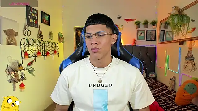 Snapshot of Damian_latinxxx chatting on January 9, 2026, 3:13 am Damian latinxxx online show from January 9, 2026, 3:13 am