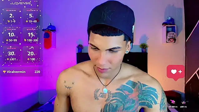 Snapshot of Damian_latinxxx chatting on March 14, 2025, 9:03 am Damian latinxxx online show from March 14, 2025, 9:03 am