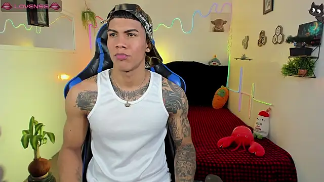 Snapshot of Damian_latinxxx chatting on February 14, 2026, 3:18 am Damian latinxxx online show from February 14, 2026, 3:18 am