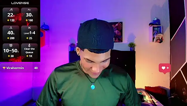 Snapshot of Damian_latinxxx chatting on March 14, 2025, 5:59 am Damian latinxxx online show from March 14, 2025, 5:59 am