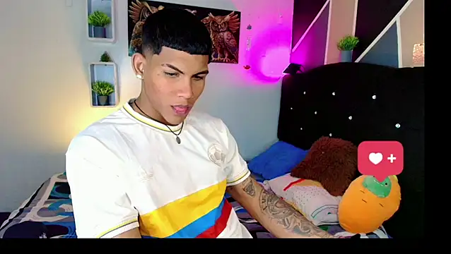 Snapshot of Damian_latinxxx chatting on March 21, 2025, 6:05 am Damian latinxxx online show from March 21, 2025, 6:05 am