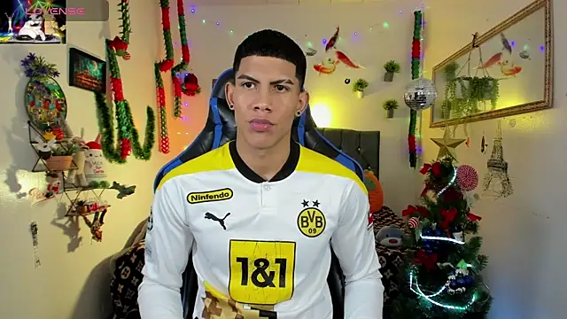 Snapshot of Damian_latinxxx chatting on December 21, 2025, 3:19 am Damian latinxxx online show from December 21, 2025, 3:19 am