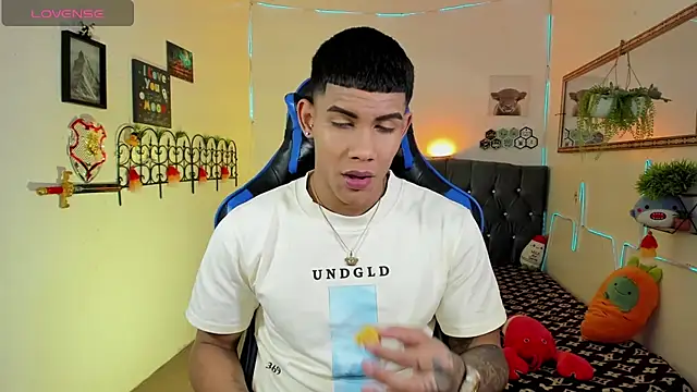 Snapshot of Damian_latinxxx chatting on February 2, 2026, 3:16 am Damian latinxxx online show from February 2, 2026, 3:16 am