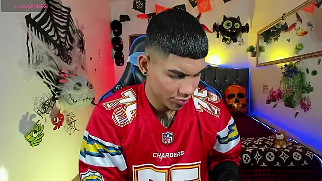 Snapshot of Damian_latinxxx chatting on October 18, 2025, 3:08 am Damian latinxxx online show from October 18, 2025, 3:08 am