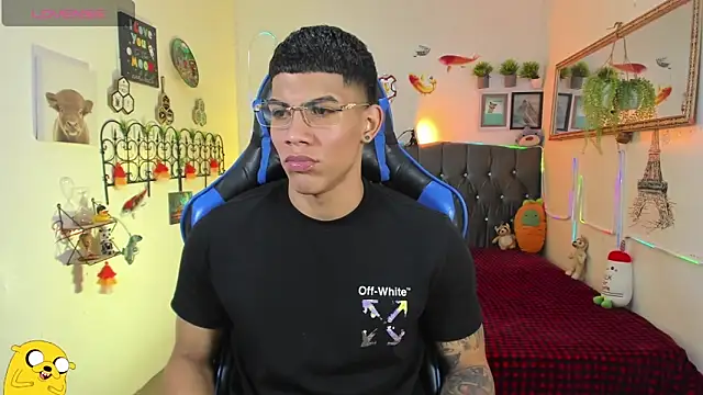 Snapshot of Damian_latinxxx chatting on January 10, 2026, 3:02 am Damian latinxxx online show from January 10, 2026, 3:02 am