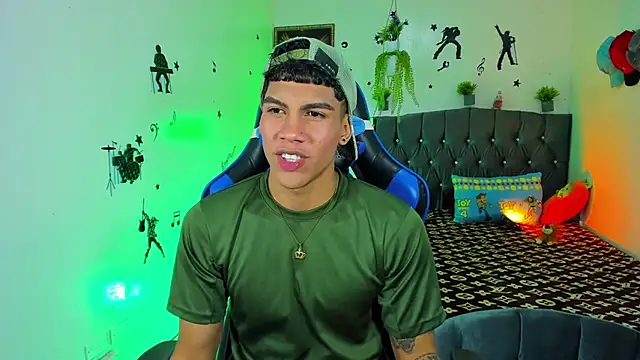 Snapshot of Damian_latinxxx chatting on September 13, 2025, 3:06 am Damian latinxxx online show from September 13, 2025, 3:06 am