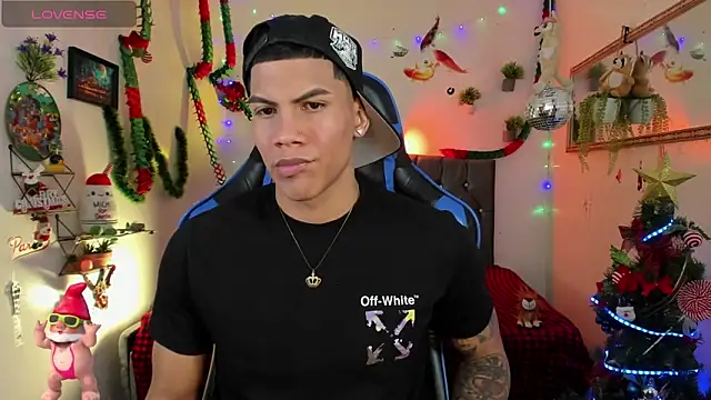 Snapshot of Damian_latinxxx chatting on December 17, 2025, 3:11 am Damian latinxxx online show from December 17, 2025, 3:11 am