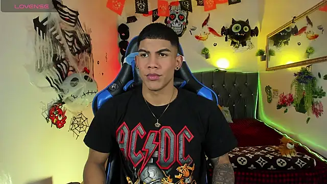 Snapshot of Damian_latinxxx chatting on October 17, 2025, 2:59 am Damian latinxxx online show from October 17, 2025, 2:59 am