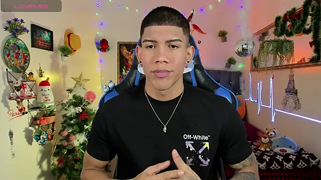 Snapshot of Damian_latinxxx chatting on November 29, 2025, 3:17 am Damian latinxxx online show from November 29, 2025, 3:17 am