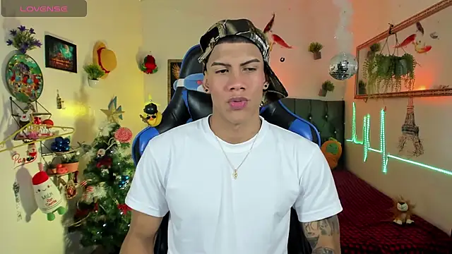 Snapshot of Damian_latinxxx chatting on November 27, 2025, 2:56 am Damian latinxxx online show from November 27, 2025, 2:56 am