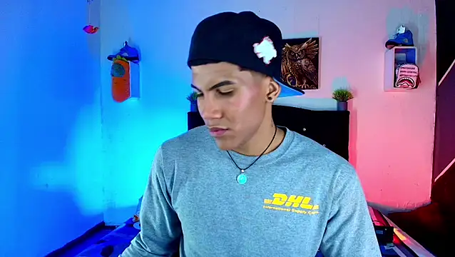 Snapshot of Damian_latinxxx chatting on March 13, 2025, 6:05 am Damian latinxxx online show from March 13, 2025, 6:05 am