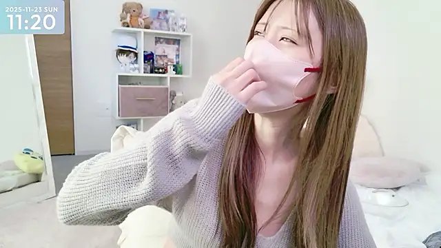 Snapshot of -SHINON- chatting on November 23, 2025, 2:21 am -SHINON- online show from November 23, 2025, 2:21 am