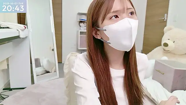 Snapshot of -SHINON- chatting on October 7, 2025, 11:44 am -SHINON- online show from October 7, 2025, 11:44 am