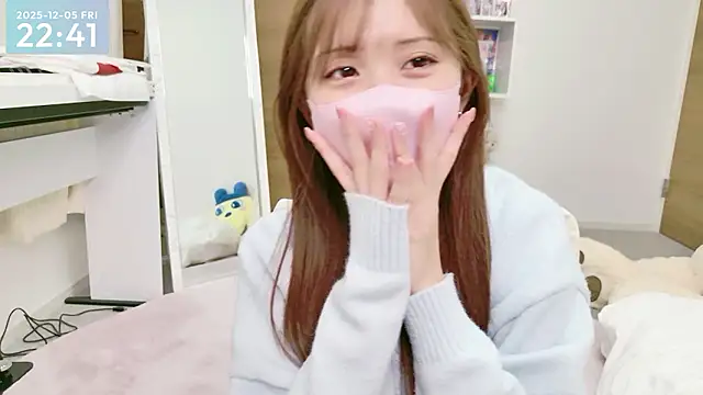 Snapshot of -SHINON- chatting on December 5, 2025, 1:43 pm -SHINON- online show from December 5, 2025, 1:43 pm