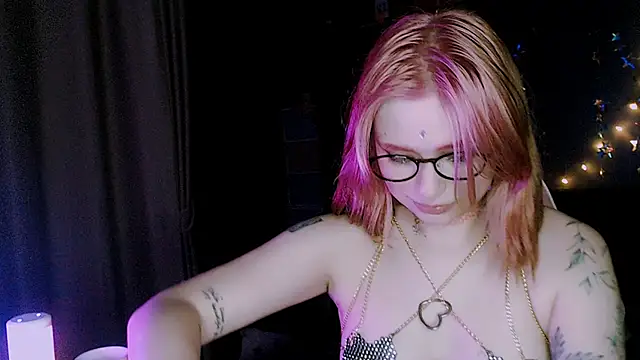 Snapshot of candy_lina chatting on October 30, 2025, 10:17 pm candy lina online show from October 30, 2025, 10:17 pm