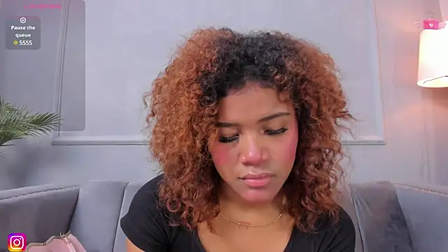 Snapshot of Isabellsmmith chatting on February 24, 2025, 3:55 am Isabellsmmith online show from February 24, 2025, 3:55 am