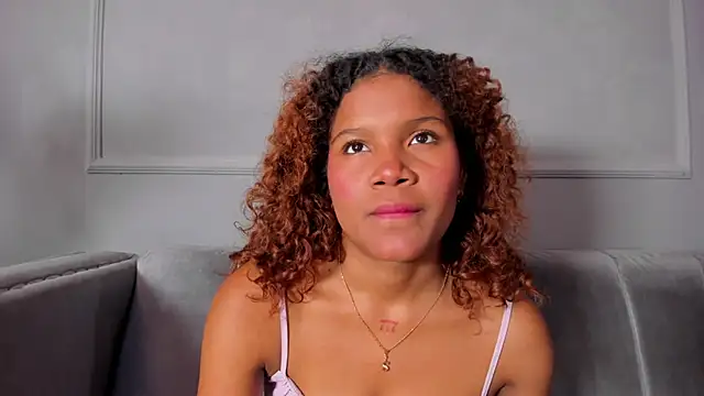 Snapshot of Isabellsmmith chatting on March 7, 2025, 4:24 am Isabellsmmith online show from March 7, 2025, 4:24 am