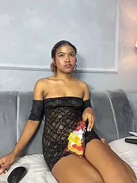 Snapshot of Isabellsmmith chatting on February 25, 2025, 6:47 am Isabellsmmith online show from February 25, 2025, 6:47 am