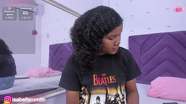 Isabellsmmith online show from October 27, 2025, 7:59 pm