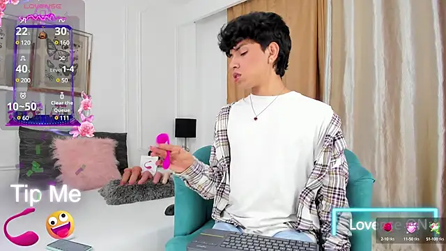 Snapshot of Santy_carrington chatting on February 13, 2025, 10:54 pm Santy carrington online show from February 13, 2025, 10:54 pm