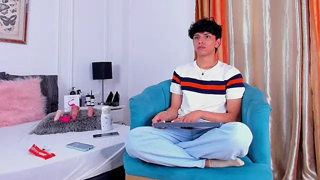 Snapshot of Santy_carrington chatting on February 3, 2025, 8:03 pm Santy carrington online show from February 3, 2025, 8:03 pm