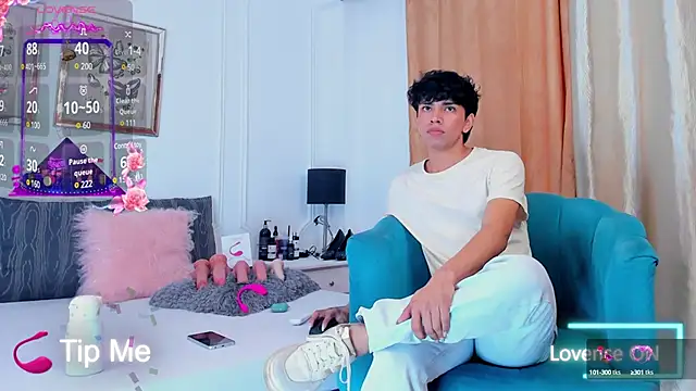 Snapshot of Santy_carrington chatting on February 11, 2025, 8:20 pm Santy carrington online show from February 11, 2025, 8:20 pm