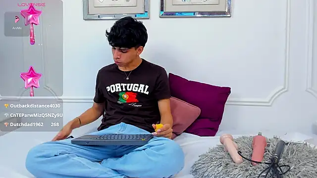 Snapshot of Santy_carrington chatting on January 4, 2025, 11:17 pm Santy carrington online show from January 4, 2025, 11:17 pm