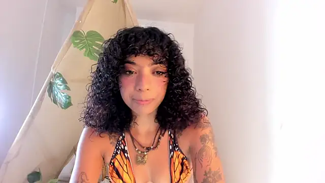 Snapshot of Ariella_Ruiz chatting on November 14, 2025, 11:58 am Ariella Ruiz online show from November 14, 2025, 11:58 am