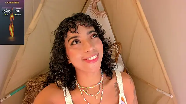 Snapshot of Ariella_Ruiz chatting on October 22, 2025, 12:04 pm Ariella Ruiz online show from October 22, 2025, 12:04 pm