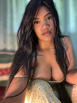 Snapshot of JennamartinyII chatting on January 15, 2025, 4:32 pm JennamartinyII online show from January 15, 2025, 4:32 pm