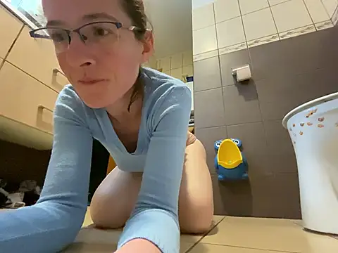 Snapshot of Milky_hairy_mommy chatting on January 16, 2026, 8:46 pm Milky hairy mommy online show from January 16, 2026, 8:46 pm