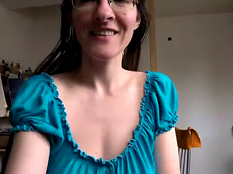 Milky hairy mommy online show from March 11, 2025, 1:34 pm