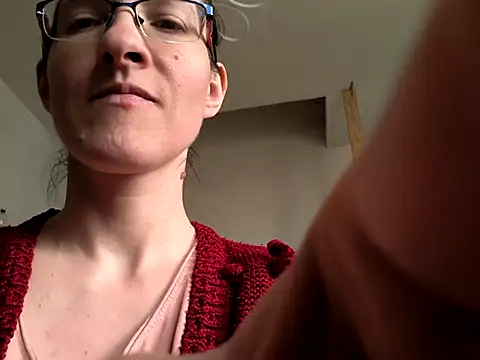 Milky hairy mommy online show from March 16, 2025, 10:22 am