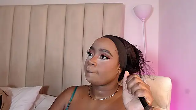 Snapshot of Britanymooree chatting on July 15, 2026, 7:54 pm Britanymooree online show from July 15, 2026, 7:54 pm