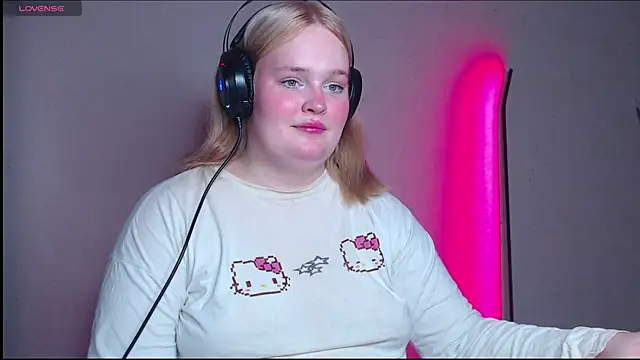 rozzhaos8 online show from October 31, 2025, 5:20 pm