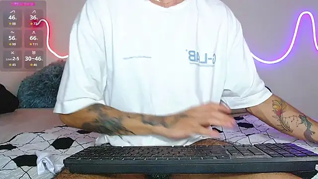 Snapshot of bobsexy08 chatting on November 6, 2025, 12:20 pm bobsexy08 online show from November 6, 2025, 12:20 pm